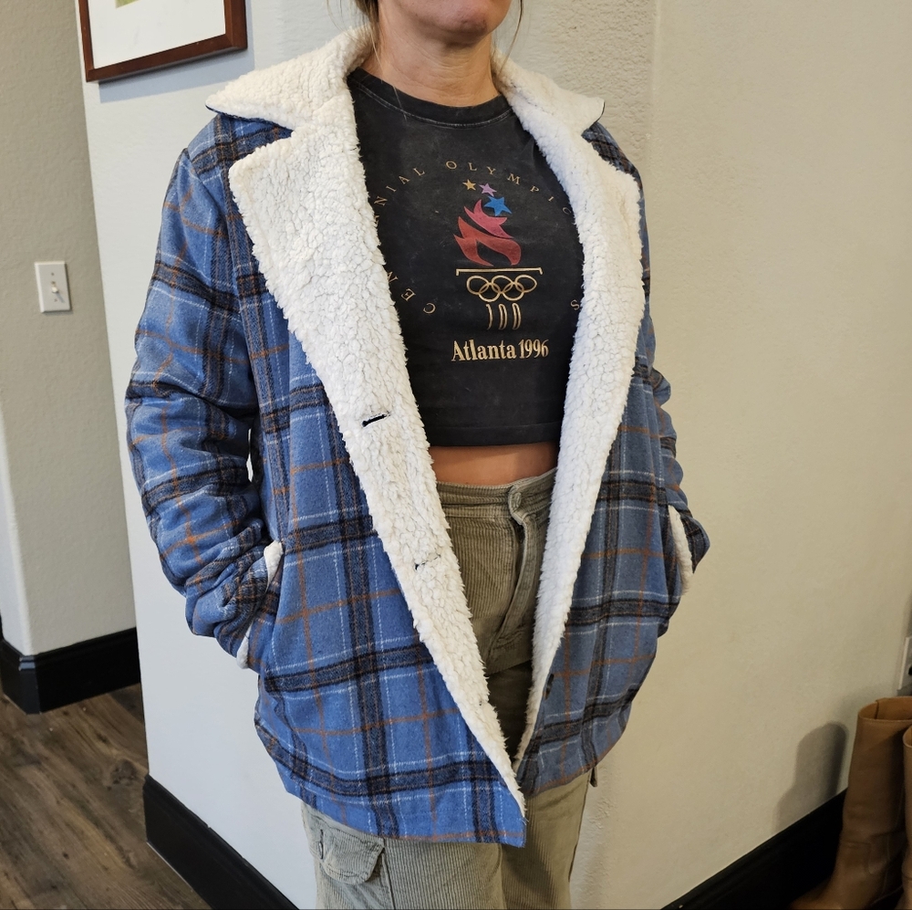 Worn Once So Cute & Warm Women's Sherpa Lined Blue Plaid Coat Super Warm Button.